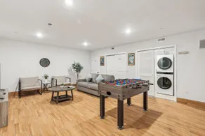 2BR/2.5BA Bi-Level Apt Chinatown Free Parking - 1 - Image 5