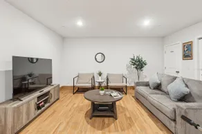 2BR/2.5BA Bi-Level Apt Chinatown Free Parking - 1 - Image 4