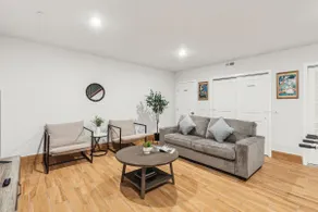 2BR/2.5BA Bi-Level Apt Chinatown Free Parking - 1 - Image 2