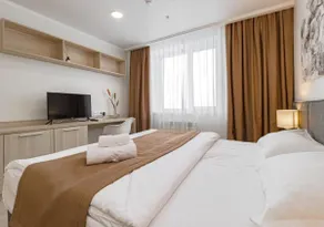 Hotel room with garden view - Image 3