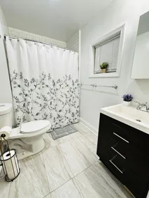Mid-Century Comfort & Style - Image 5