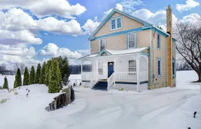 Elegant Farmhouse with Gourmet Firepit Experience - Image 2
