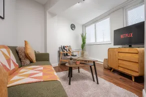 Cozy Waterfront Apartment | Free Parking & Wi-Fi - Image 3