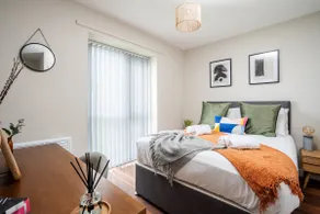 Cozy Waterfront Apartment | Free Parking & Wi-Fi - Image 2