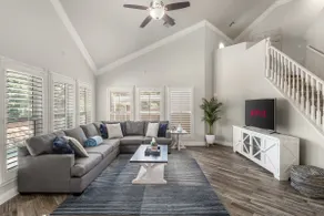 Vegas 5BR+Guesthouse w/ Pool Waterfall, Sleeps12 - Image 3