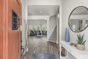 Vegas 5BR+Guesthouse w/ Pool Waterfall, Sleeps12 - Image 4
