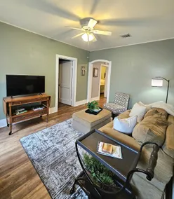 Cozy Getaway Downtown Lafayette - Image 2