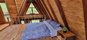 A cabin facing the river - Image 4
