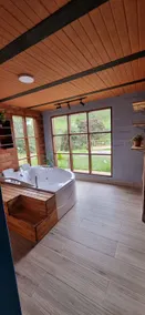 A cabin facing the river - Image 3