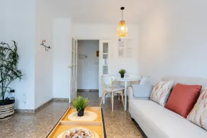 Cozy Málaga Stay for 4 Guests - Image 5