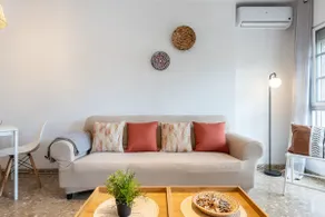 Cozy Málaga Stay for 4 Guests - Image 3
