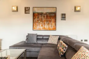 Light-Filled, Modern and Comfortable Central Flat - Image 3