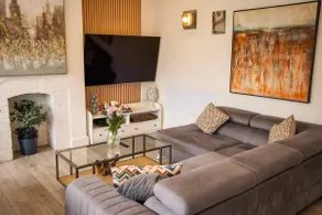Light-Filled, Modern and Comfortable Central Flat - Image 2