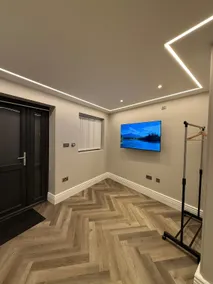 Hidden Gem - Luxe Heathrow Studio - Image 2