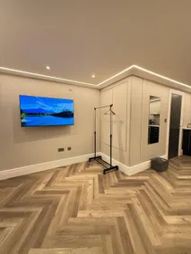 Hidden Gem - Luxe Heathrow Studio - Image 3
