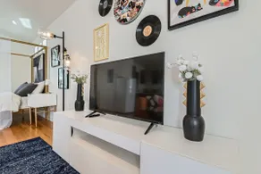 Vibrant Studio, Heart of Town - Image 5