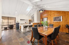 5BR Oasis-Pool-BBQ-Airport-DFO-Near Curtin Uni - Image 4