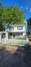 Paradise found in the beautiful Lake front home! - Image 2