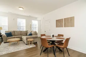 Luxury End Unit Condo/Restaurants, Shopping - Image 4