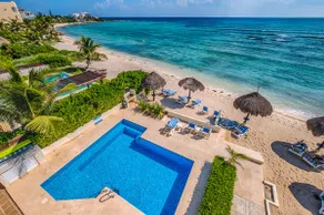 Newly Renovated Groundfloor Beachfront Condo! - Image 4