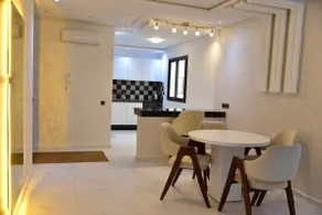 Central 2BR - Walk to Cafés & River - Free Parking - Image 3