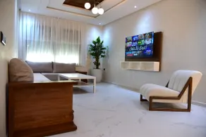 Central 2BR - Walk to Cafés & River - Free Parking - Image 2