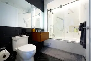 Gorgeous Tribeca 2BR w/ Amazing city views + Gym by Blueground - Image 4