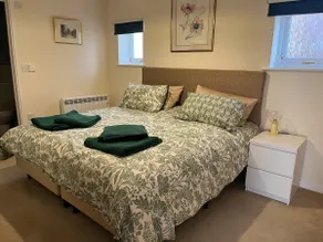 Cosy Marlborough Town Centre Retreat - Image 4