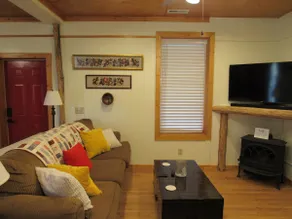 Cozy country cabin-Dogs welcome - Image 4