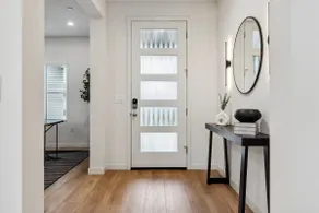 Luxurious 4BR/2BA & Office home - Image 3