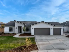 Luxurious 4BR/2BA & Office home - Image 2