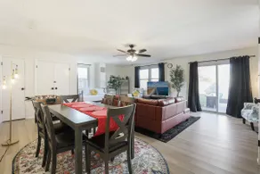 Dazzling Des Plaines: 3 BR, Single Level Home - Image 4