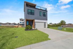 Rooftop Lakefront Lodge with Game Room - Image 2