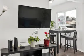 Cozy, Luxurious, Oasis Parking - Image 3