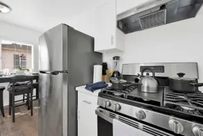 Cozy, Luxurious, Oasis Parking - Image 5