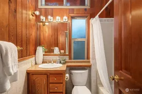 Private Escape with Lake Sammamish Views - Image 5