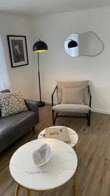 Newly renovated & modern 2-bedroom apartment - Image 3