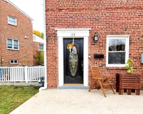 Spacious Home-Private Basement Suite & 2 Kitchens - Image 4