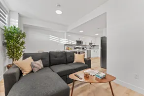 Entire Modern Private Suite – Central Downtown - Image 2