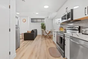 Entire Modern Private Suite – Central Downtown - Image 3