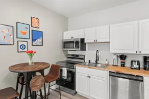 Central 3BR Apt | 3 Min to Cleveland Clinic - Image 2