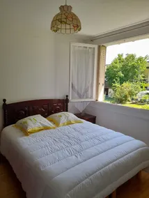 Cozy house and spacious garden, Greater Paris - Image 3