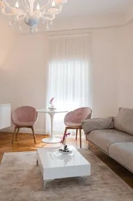 Luxury Apartment with Balcony, 3 Bedrooms, 2 Garages - Image 4