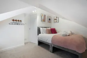 Spacious 4 bed in North Shields with Free Wifi - Image 5