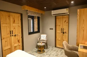 The Wooden Gem Penthouse |Hot Tub| 120” Projector - Image 4