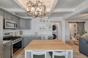 Fully-stocked home w/cowboy pool & luxury beds - Image 4