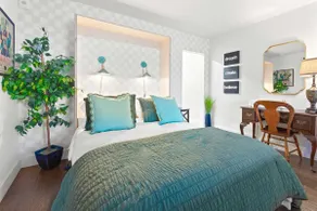 Theatre Retreat 2 Bedroom Loft - 1 Blk From Theatres - Image 3