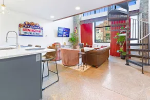 Theatre Retreat 2 Bedroom Loft - 1 Blk From Theatres - Image 2