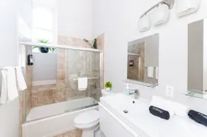 Walkable Suite In The Heart Of Pittsburgh - Image 4