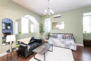 Walkable Suite In The Heart Of Pittsburgh - Image 2
